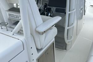 2014 Boston Whaler 350 Outrage looking up starboard gunnel