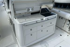 2014 Boston Whaler 350 Outrage Summer Kitchen Leaning Post o