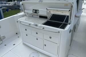 2014 Boston Whaler 350 Outrage Summer Kitchen Leaning Post o