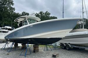 2014 Boston Whaler 350 Outrage Starboard Forward Quarter