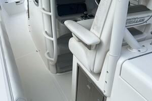 2014 Boston Whaler 350 Outrage looking up port gunnel