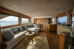 VENUS Worth Avenue Yachts
