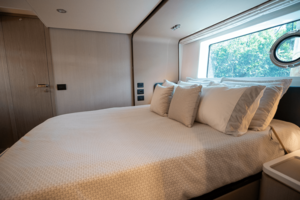 60FT (18.29M) AZIMUT