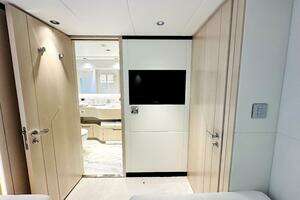 2024 Majesty Yachts 120 thumbnail 28