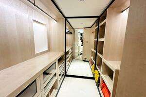 2024 Majesty Yachts 120 thumbnail 24