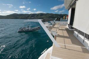 Lagoon 52 F bathing platform and davits