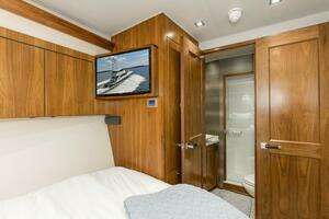 2016 Viking 92 Enclosed Bridge thumbnail 41