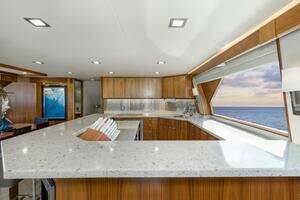 2016 Viking 92 Enclosed Bridge thumbnail 14