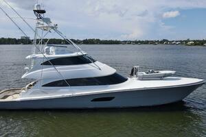 2016 92 Viking Enclosed Bridge Touche Exterior (12)