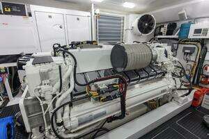 2016 Viking 92 Enclosed Bridge thumbnail 73