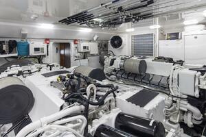 2016 92 Viking Enclosed Bridge Touche Engine Room (8)