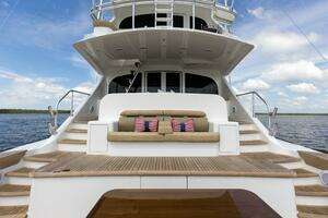 2016 Viking 92 Enclosed Bridge thumbnail 4
