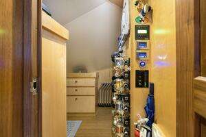 2016 Viking 92 Enclosed Bridge thumbnail 45