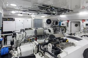 2016 92 Viking Enclosed Bridge Touche Engine Room (9)