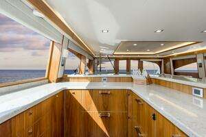 2016 Viking 92 Enclosed Bridge thumbnail 12