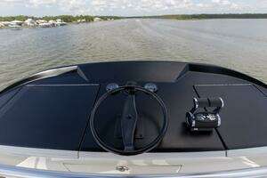 2016 Viking 92 Enclosed Bridge thumbnail 58