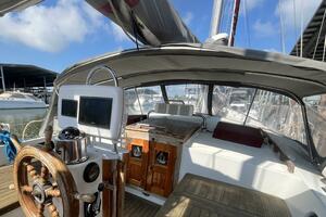 Miss Scarlet 44ft Hardin Yacht For Sale