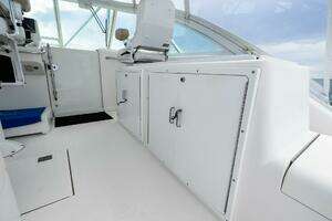 2004 Cabo 40 Hardtop Express thumbnail 11