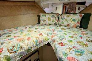 1977 Bertram 42 Motor Yacht thumbnail 38