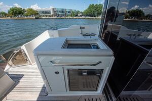 56FT (17.15M) SEA RAY