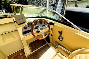 2013 Chris-Craft Corsair 22 cockpit with Garmin navigation, 