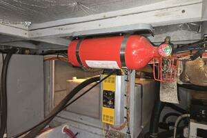 2003 Silverton 392 Aft Cabin Motor Yacht thumbnail 38
