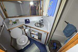1988 Sea Ray 390 Express Cruiser thumbnail 9