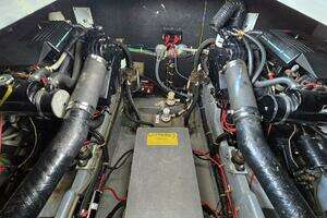 1988 Sea Ray 390 Express Cruiser thumbnail 16