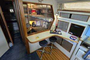 1988 Sea Ray 390 Express Cruiser thumbnail 8