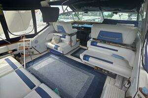 1988 Sea Ray 390 Express Cruiser thumbnail 3