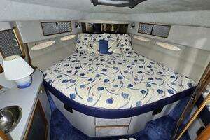 1988 Sea Ray 390 Express Cruiser thumbnail 10