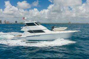 2005 Hatteras Enclosed Bridge thumbnail 1