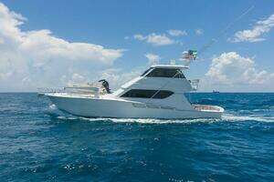 2005 Hatteras Enclosed Bridge thumbnail 3