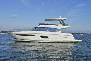 2018 Prestige 560 Fly thumbnail 2