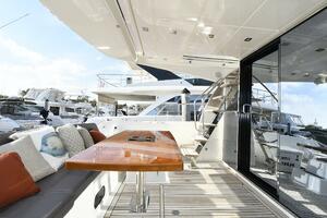 58FT (17.88M) PRESTIGE Worth Avenue Yachts