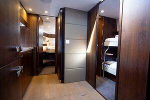 2025 Fairline Squadron 50 thumbnail 21
