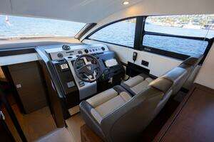 2025 Fairline Squadron 50 thumbnail 10