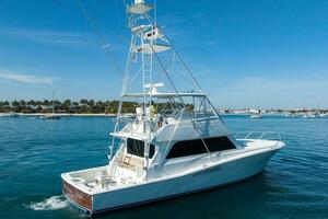 53FT (16.15M) VIKING Worth Avenue Yachts