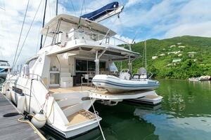 Catamaran Leopard 58 exterior