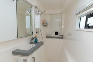 Catamaran Leopard 58 bathroom 