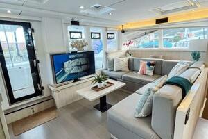 Catamaran Leopard 58 Interior