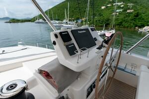 Catamaran Leopard 58 flybridge helm