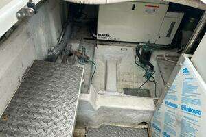 2003 Carver 360 Sport Sedan thumbnail 20