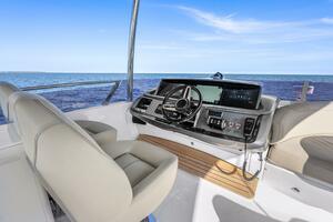 Princess F62 Stumped- Flybridge Helm