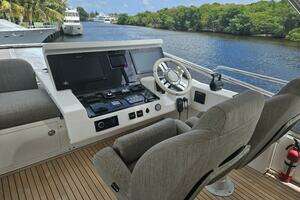 2022 Azimut 66 thumbnail 24