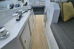 2022 Azimut 66 thumbnail 8