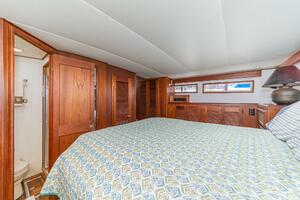 aft BERTH facing forward