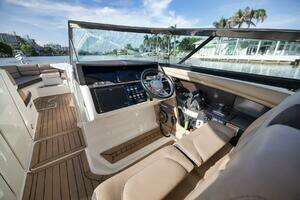 2016 Sea Ray 350 SLX thumbnail 31