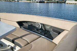 2016 Sea Ray 350 SLX thumbnail 7