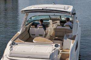 2016 Sea Ray 350 SLX thumbnail 39